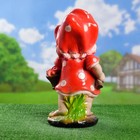 Садовая фигура "Гном-мухомор с лопатой" средний 25х28х52см - Фото 3
