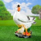 Садовая фигура "Гусь с гусенком" 28*20*34 см F01064 - Фото 1