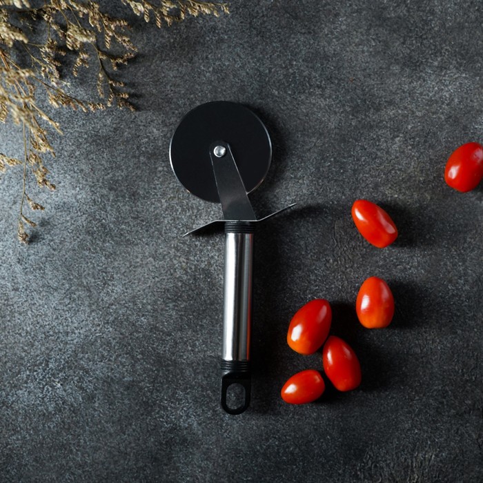 Нож для пиццы и теста Доляна «Помощник», 20 см, цвет чёрный - фото 1875813161
