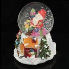 Сувенир полистоун водяной шар "Дед Мороз на подарке" музыкал., механический, 13х10,4х10 см - Фото 3