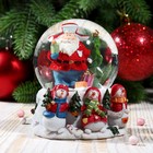 Сувенир полистоун водяной шар "Дед Мороз в шапке-ушанке с елочкой" 7х8х7 см - Фото 1