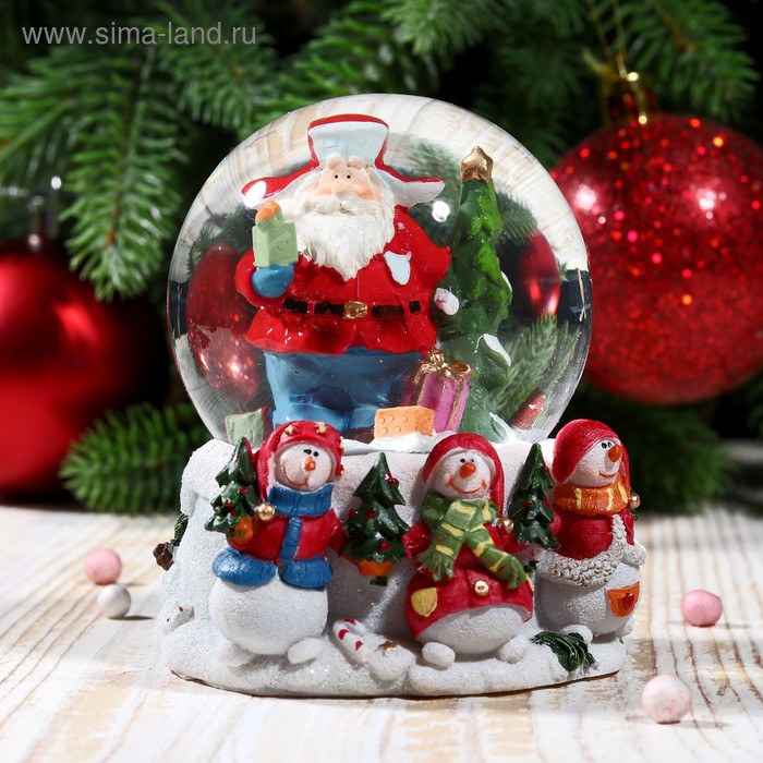 Сувенир полистоун водяной шар "Дед Мороз в шапке-ушанке с елочкой" 7х8х7 см - Фото 1