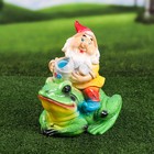 Садовая фигура "Гном с лягушкой", разноцветная, гипс, 26х18х29 см, микс - Фото 1