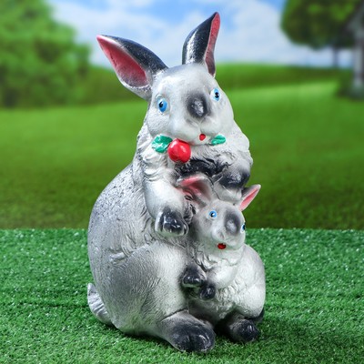 Садовая фигура "Зайчиха с зайчонком", белый цвет, 30 см