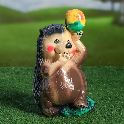 Садовая фигура "Ёж с яблоком", коричневая, 23 см