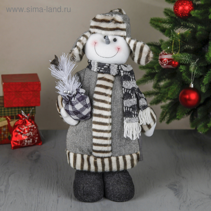 Мягкая игрушка "Снеговик в шубке и валенках с подарком" 48 см серый - Фото 1