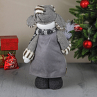 Мягкая игрушка "Снеговик в шубке и валенках с подарком" 48 см серый - Фото 4