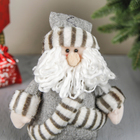 Мягкая игрушка "Дед Мороз в шубке - длинные ножки" сидит 44,5 см серый - Фото 4