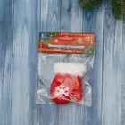 Мягкая подвеска "Пушистая варежка со снежинкой" 8х6 см, красный - Фото 2