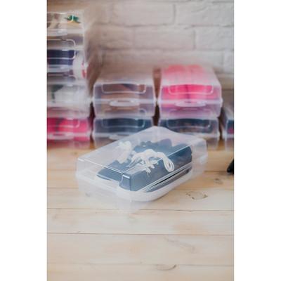 Вариант использования пластиковых прозрачных коробок для хранения обуви