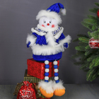 Мягкая игрушка "Снеговик пушистик - ножки бусинки" сидит 45*20 см синий - Фото 2