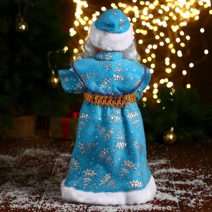 Дед Мороз "В синей шубе с посохом" двигается, 39 см, голубой - фото 1890622910