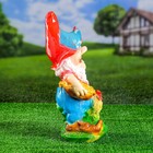 Садовая фигура "Гном с петухом" 15х20х42 см 1168356 - фото 319856657
