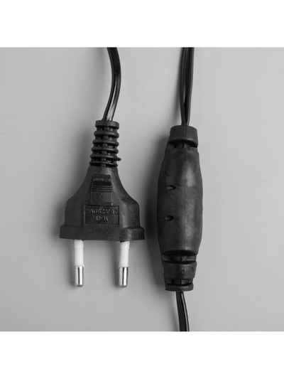 Гирлянда «Нить» 10 м с насадками «Шарики 2.5 см», IP44, тёмная нить, 100 LED, свечение бело-синее, мигание, 220 В