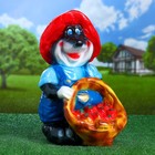 Садовая фигура "Крот с клубникой" 23х25х46см - Фото 1