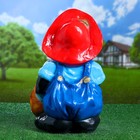 Садовая фигура "Крот с клубникой" 23х25х46см - Фото 3