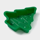 Форма для выпечки новогодняя Доляна «Ёлочка с гирляндой», силикон, 27×25 см, зелёная - Фото 2