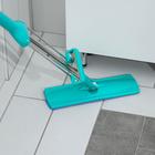 Швабра с отжимом Доляна, 2 насадки из микрофибры 35×14 см, стальная ручка 125 см, цвет МИКС - Фото 3