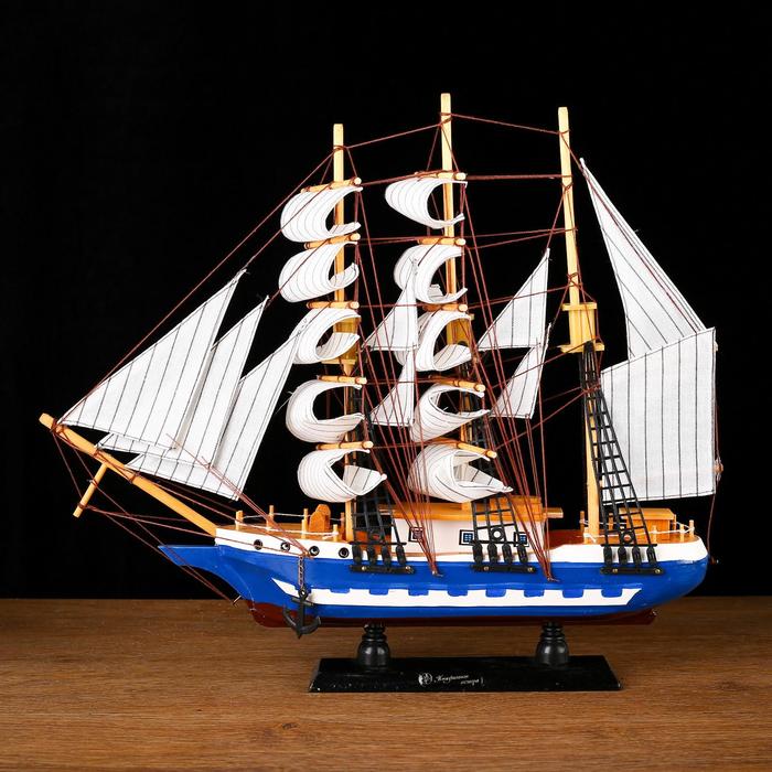 Корабль сувенирный средний «Испаньола», борта бело-синие, паруса белые, 43х39 х 9 см - Фото 1