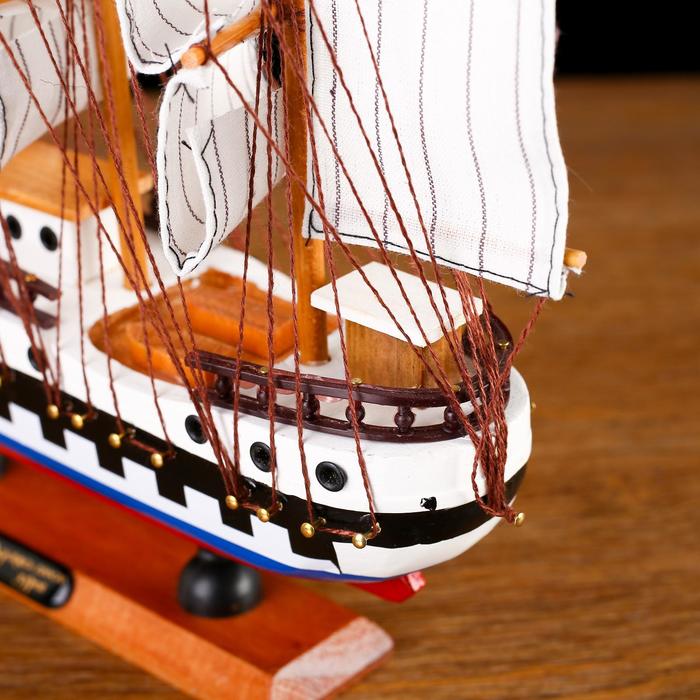 Корабль сувенирный средний «Победа», борта триколор, паруса белые, 32 х 32,5 х 7 см - фото 1909730595