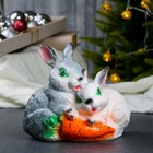 Садовая фигура "Два зайца с морковкой" 15х23х21см - Фото 4