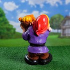 Садовая фигура "Гном с фруктами" 25х17х37см - Фото 3