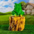 Садовая фигура "Лягушка на пне" 18х21х31cм - Фото 3