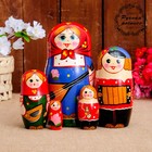 Матрёшка «Семейка», красный платок, 5 кукольная, 17 см - Фото 1